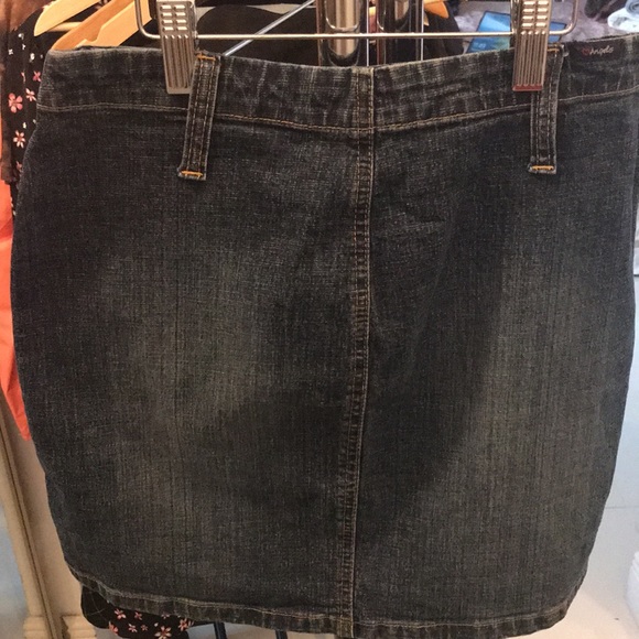 Angels Denim Skirt. Size S excellent condition- great for Spring and Summer. - Picture 4 of 10